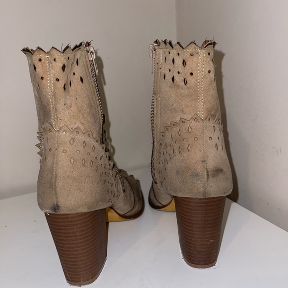 Yoki Nude High Heel Sandals Women Size 10 US - Picture 3 of 5